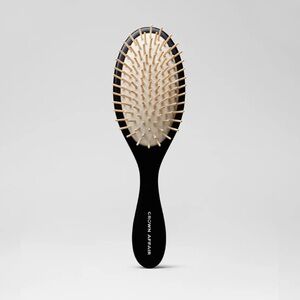 Crown Affair Hair Brush 002